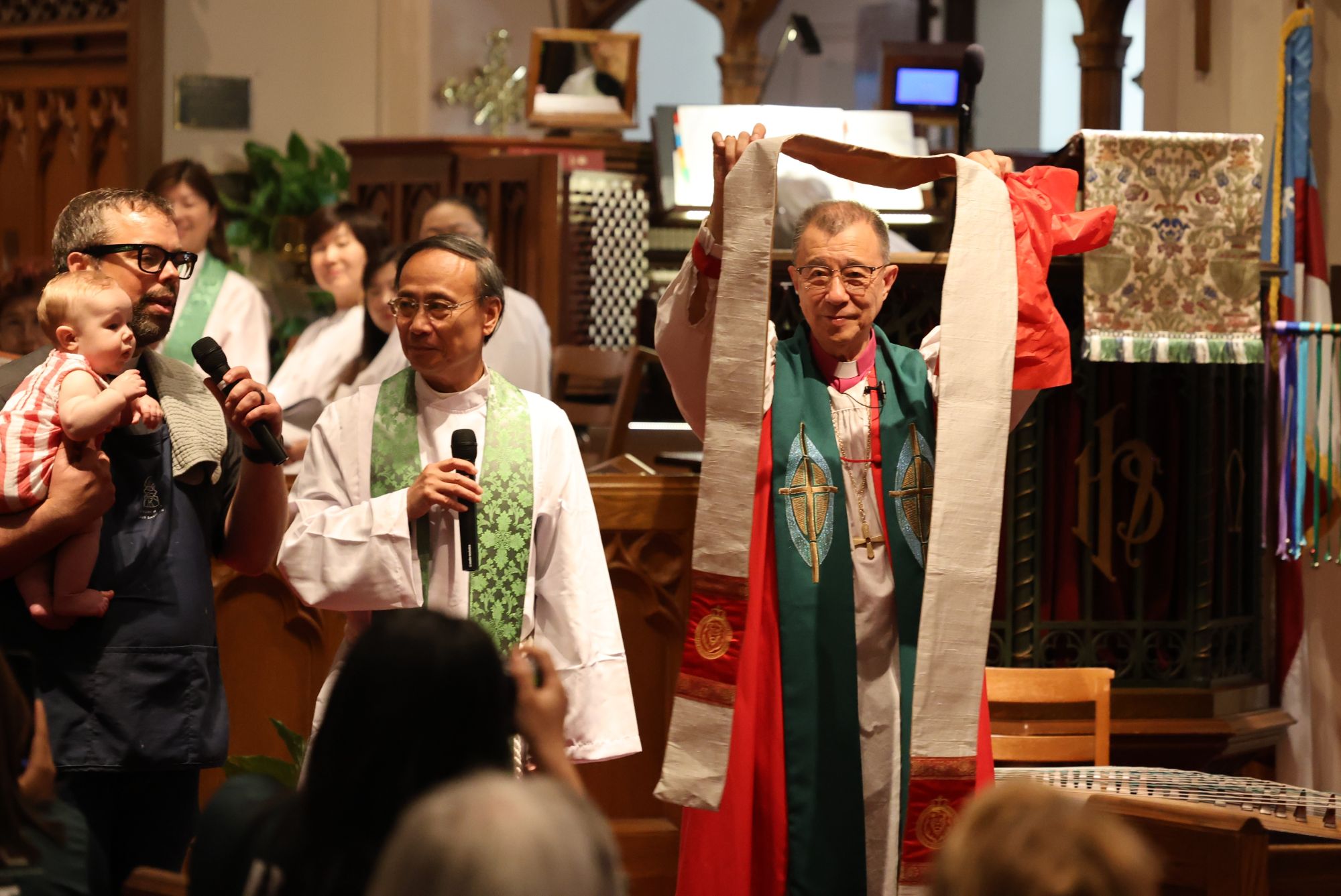 Bishop (right) Chang with a handmade stole